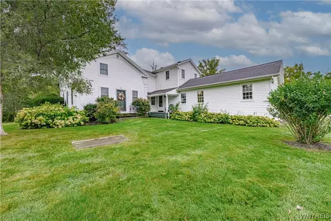 7383 Townline Rd, Pendleton, NY 14120