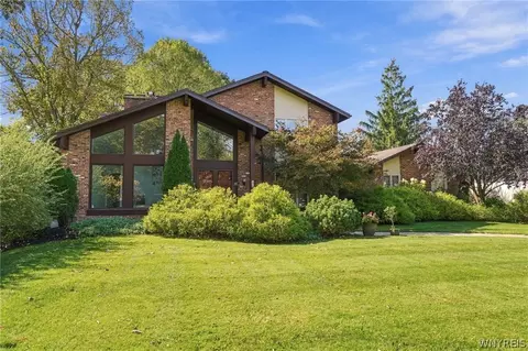 194 Forestview Dr, Amherst, NY 14221