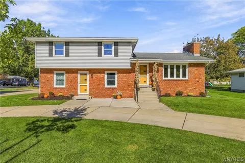 8200 Greiner Rd, Buffalo, NY 14221