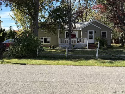 5546 Deacon St, Hamburg, NY 14075
