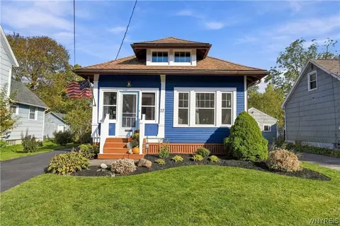 32 Lombardy St, Lancaster, NY 14086