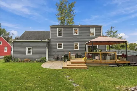 Exterior - 17 E Home Rd, Bowmansville, NY 14026 photo 7 of 8