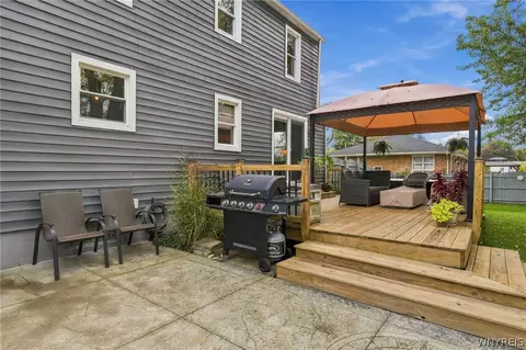 Exterior - 17 E Home Rd, Bowmansville, NY 14026 photo 6 of 8