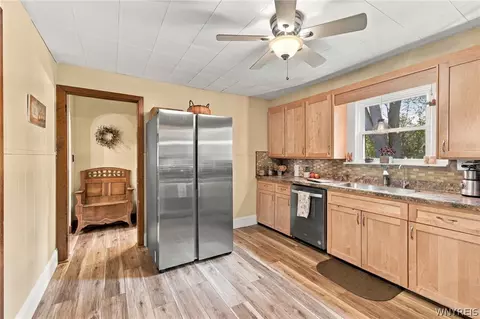 Entry Way - 17 E Home Rd, Bowmansville, NY 14026 photo 3 of 4