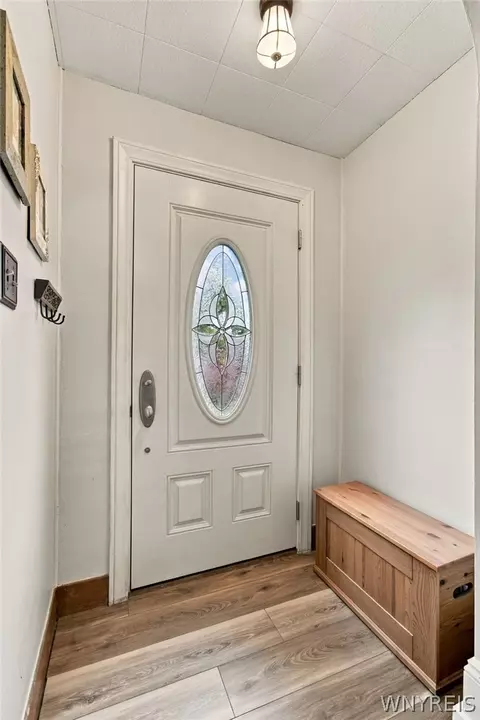 Entry Way - 17 E Home Rd, Bowmansville, NY 14026 photo 1 of 4