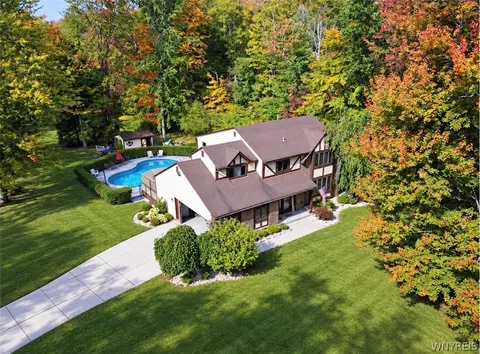 30 Red Fox Ln, Orchard Park, NY 14127