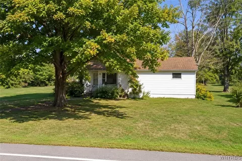 1113 Exchange St, Alden, NY 14004