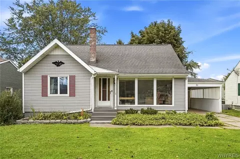 31 S Irwinwood Rd, Lancaster, NY 14086