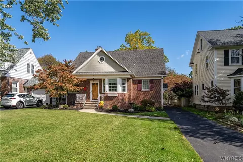 46 Columbia Dr, Amherst, NY 14221