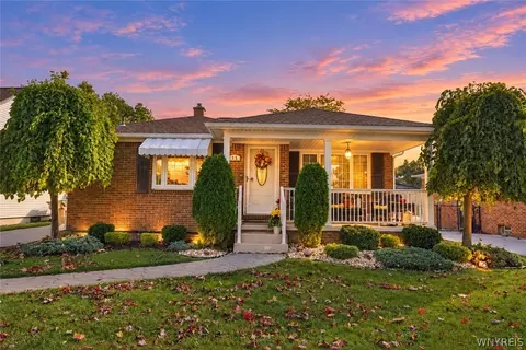 15 Edmund St, Cheektowaga, NY 14227