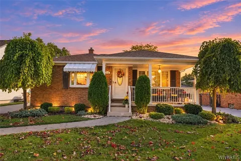 15 Edmund St, Cheektowaga, NY 14227