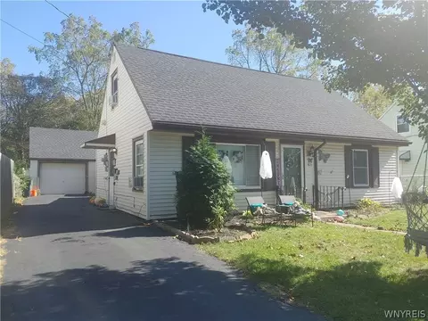 4233 Crescent Dr, Niagara Falls, NY 14305