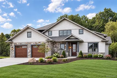 19 Edgewood Farm Ln, Orchard Park, NY 14127