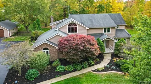 5354 Oakridge Dr, Hamburg, NY 14075