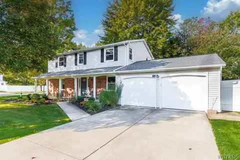 135 Halwill Dr, Amherst, NY 14226