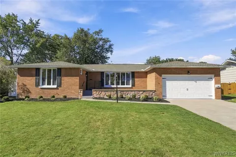 105 Culpepper Rd, Amherst, NY 14221