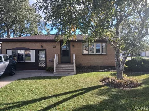 126 Gary Ln, Cheektowaga, NY 14227