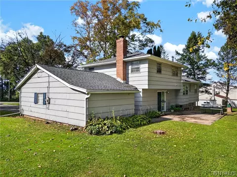 Exterior - 904 Middle Rd, Rush, NY 14543 photo 4 of 11