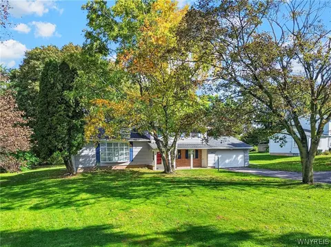 Exterior - 904 Middle Rd, Rush, NY 14543 photo 2 of 11