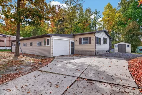 91 Waterview Pkwy, Hamburg, NY 14075