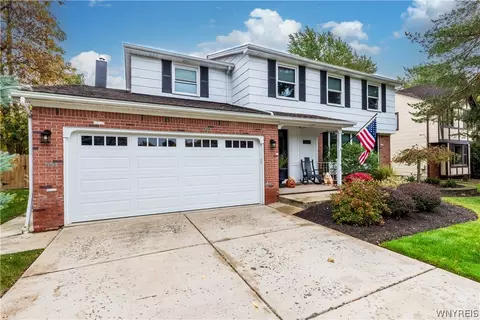 11 Schimwood Dr, Getzville, NY 14068