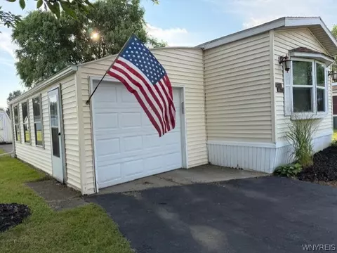 54 Alsace St, West Seneca, NY 14224