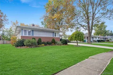 803 Meadowbrook Dr, North Tonawanda, NY 14120