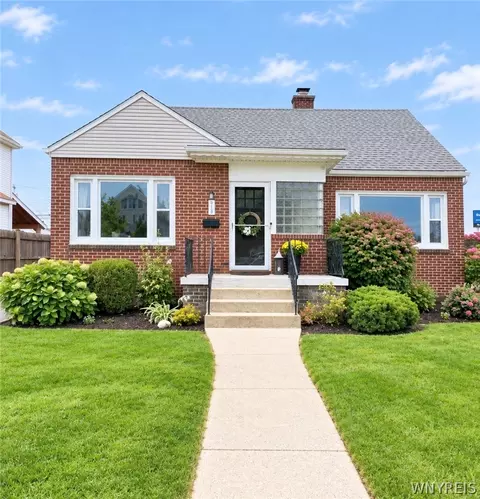15 Kenton Rd, Kenmore, NY 14217