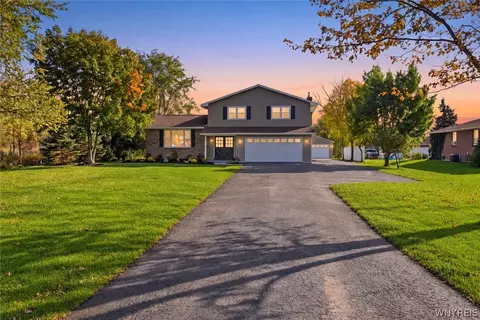 6825 Shawnee Rd, Wheatfield, NY 14120