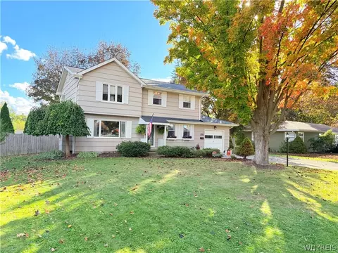 3989 Staley Dr, Hamburg, NY 14075