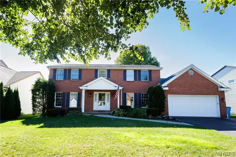 147 Londonderry Ln, Getzville, NY 14068