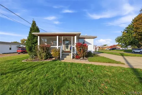 190 Dean Rd, Depew, NY 14043