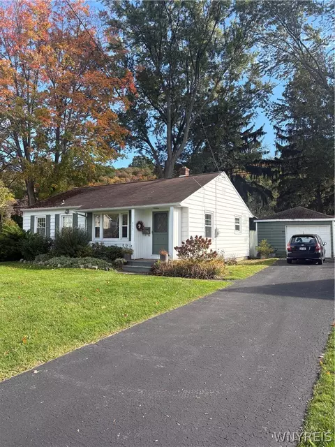 935 Seneca St, Lewiston, NY 14092