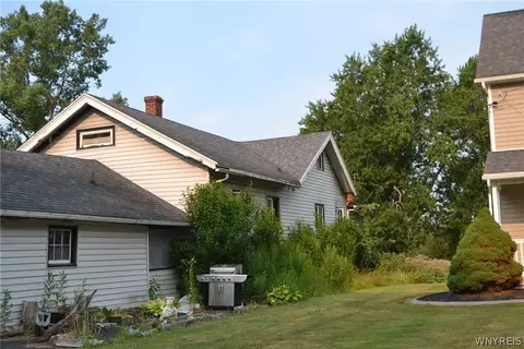 3 Washington Ave, Orchard Park, NY 14127