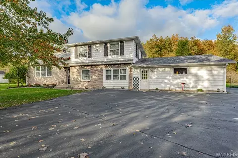 6326 Ward Rd, Wheatfield, NY 14132