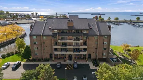 40 Waterfront Cir #305, Buffalo, NY 14202
