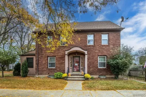 1301 Roselle Ave, Niagara Falls, NY 14305