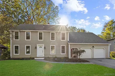 192 Wood Acres Dr, East Amherst, NY 14051