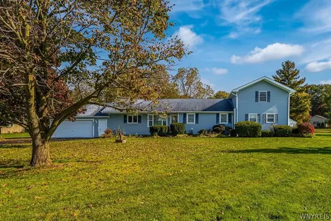5623 Bridgeman Rd, Sanborn, NY 14132