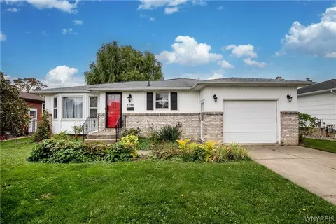 1462 100th St, Niagara Falls, NY 14304