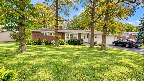 5433 Military Rd, Lewiston, NY 14092