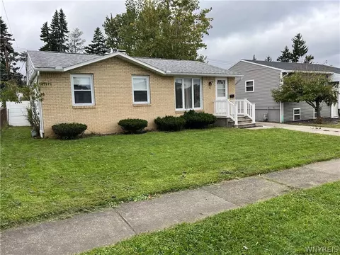 6 Mayberry Dr W, Cheektowaga, NY 14227