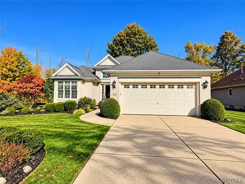 8120 Laurel Park Ln #20A, East Amherst, NY 14051