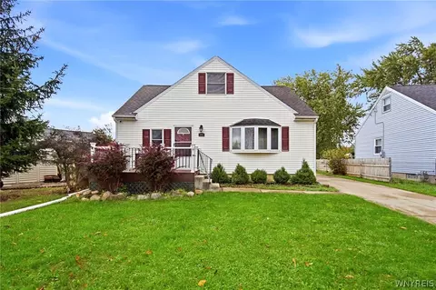 83 Colonial Dr W, Tonawanda, NY 14150
