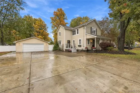 26 Greenfield St, Orchard Park, NY 14127