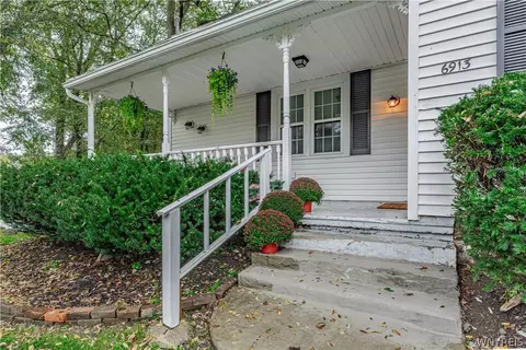 Exterior - 6913 Bear Ridge Rd, Pendleton, NY 14120 photo 4 of 13