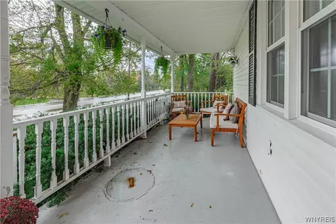 Exterior - 6913 Bear Ridge Rd, Pendleton, NY 14120 photo 5 of 13