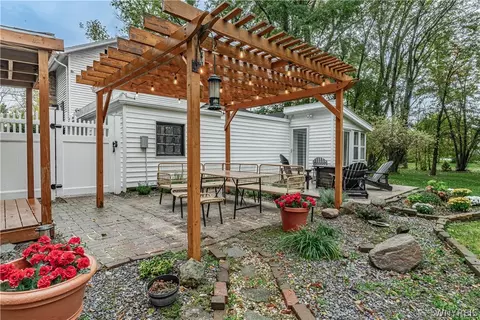 Exterior - 6913 Bear Ridge Rd, Pendleton, NY 14120 photo 10 of 13