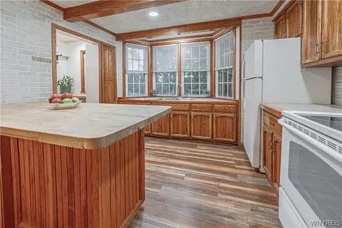 Kitchen - 6913 Bear Ridge Rd, Pendleton, NY 14120 photo 1 of 3