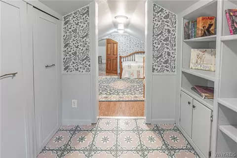 Entry Way - 6913 Bear Ridge Rd, Pendleton, NY 14120 photo 5 of 5